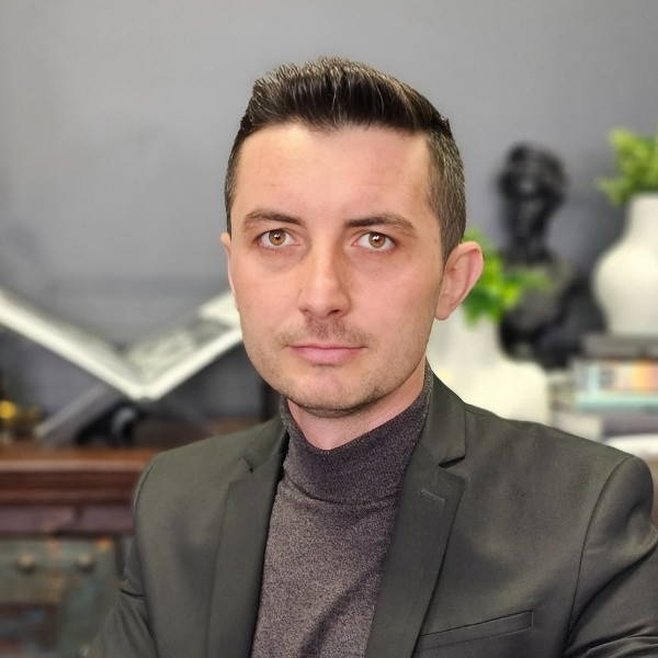 Broker Imobiliar Alexandru Avadanei