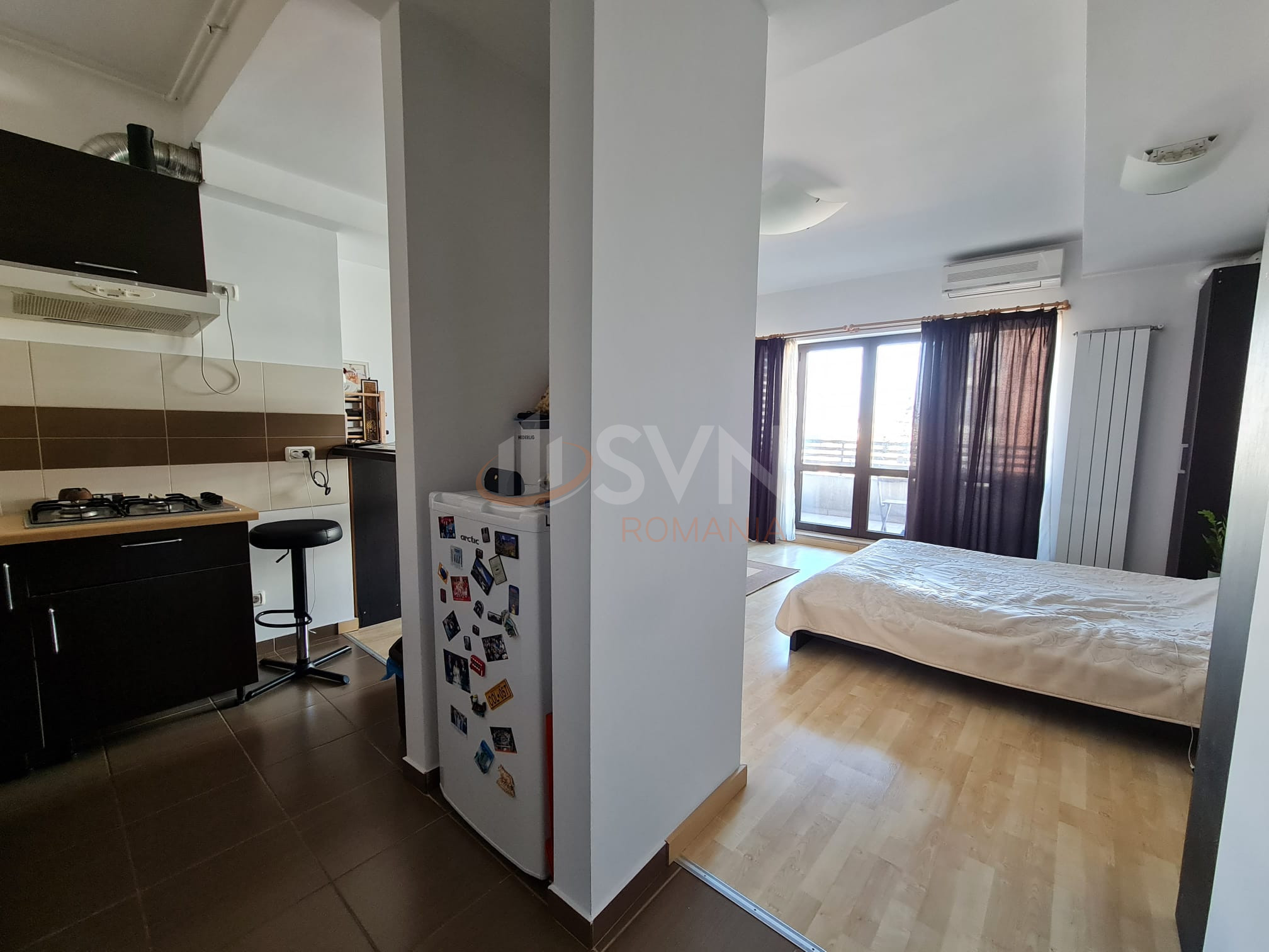 1 camera cu loc parcare exterior inclus Bucuresti/Jiului