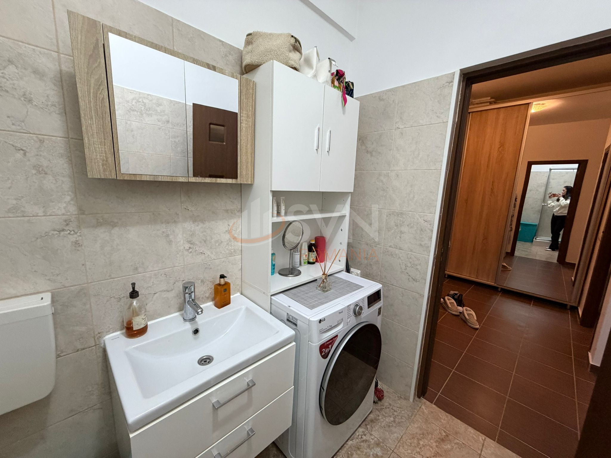 1 camera cu loc parcare exterior inclus Bucuresti/Metalurgiei