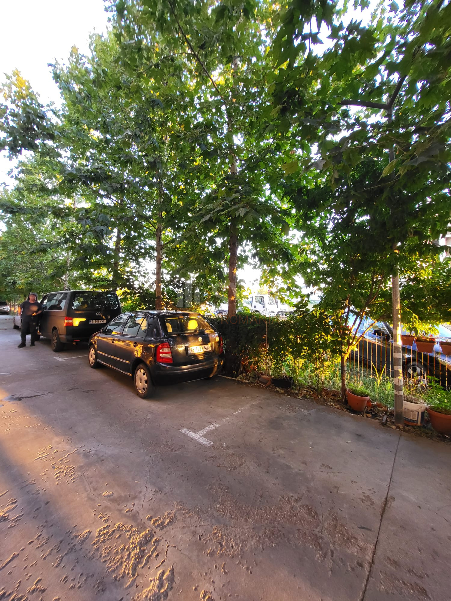 2 camere cu loc parcare exterior inclus Bucuresti/Metalurgiei