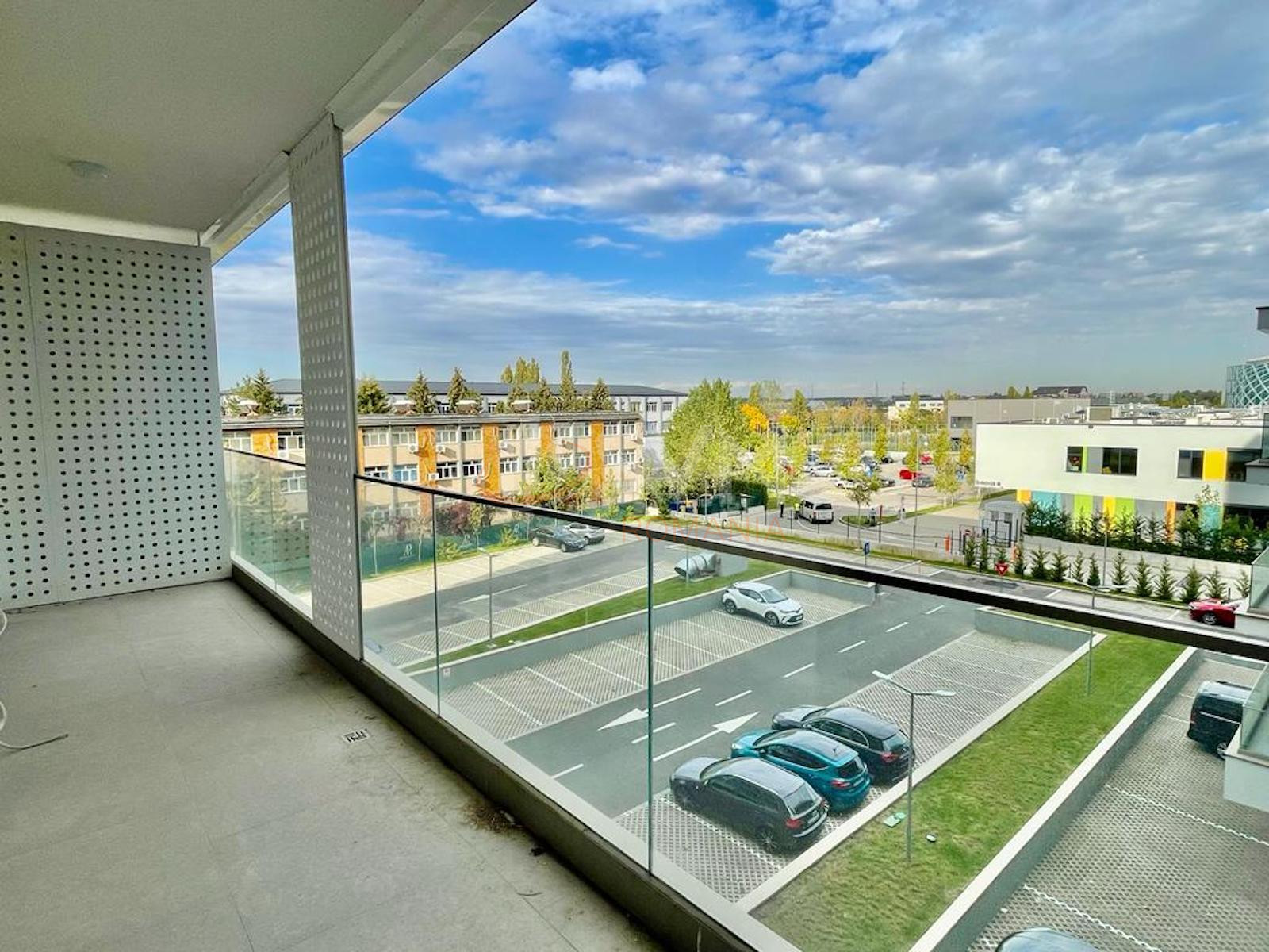 2 camere cu loc parcare exterior inclus Bucuresti/Baneasa