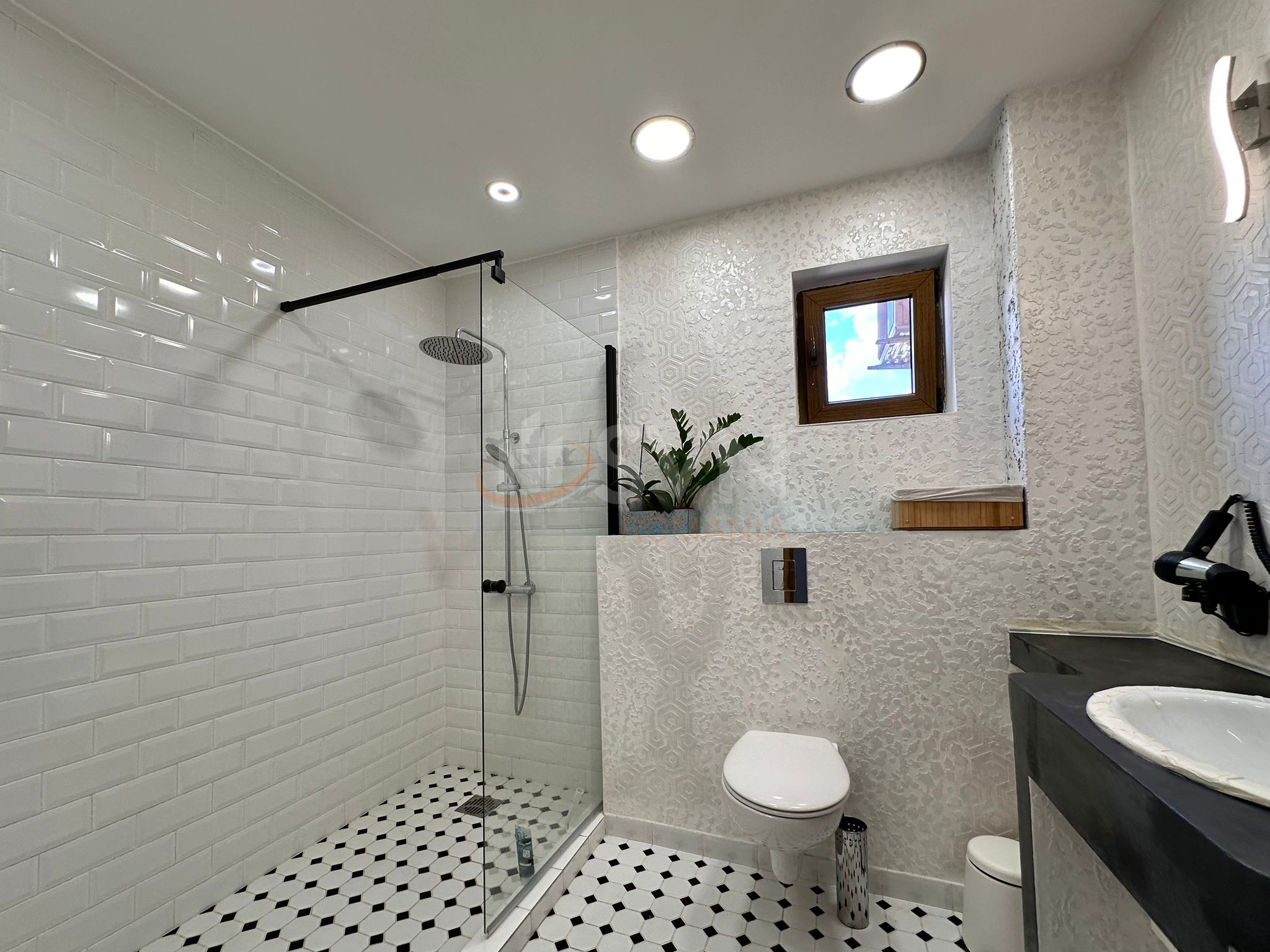 3 camere cu loc parcare exterior inclus Bucuresti/Herastrau