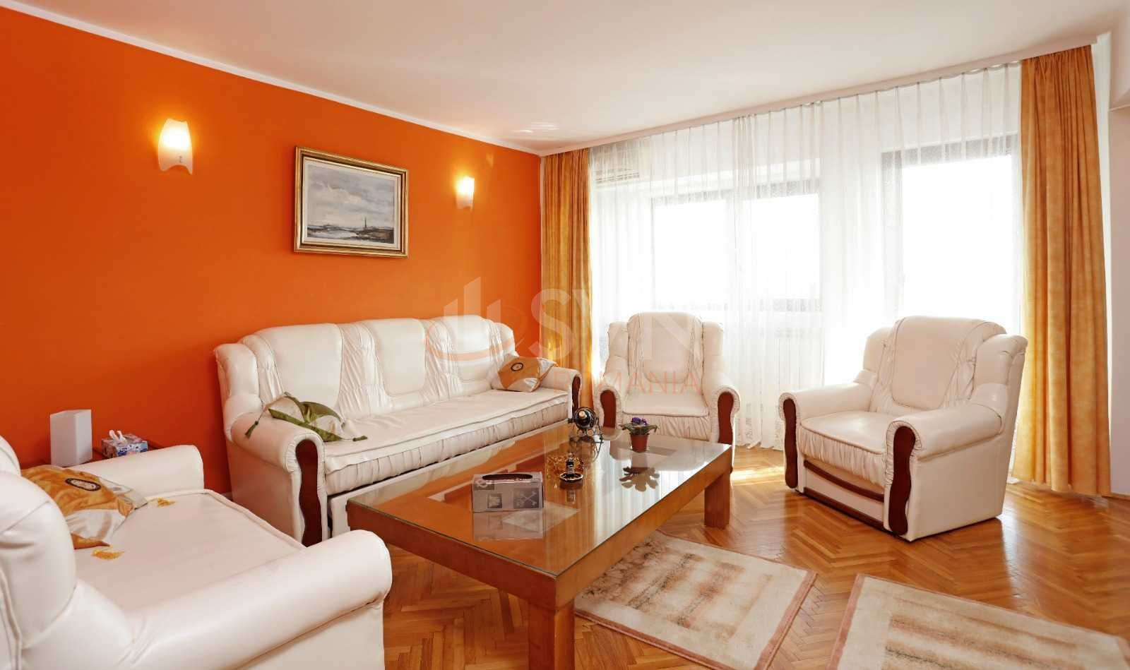 3 camere cu loc parcare exterior inclus Bucuresti/Victoriei