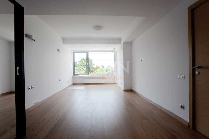 3 camere cu loc parcare subteran inclus Bucuresti/Herastrau