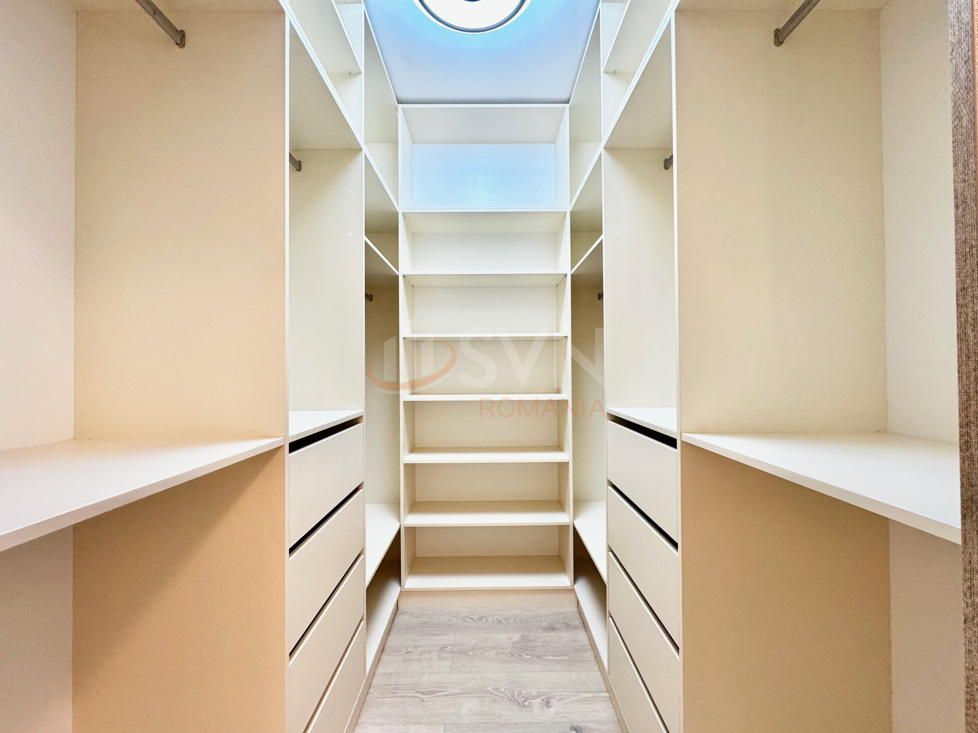 3 camere cu loc parcare subteran inclus Bucuresti/Herastrau