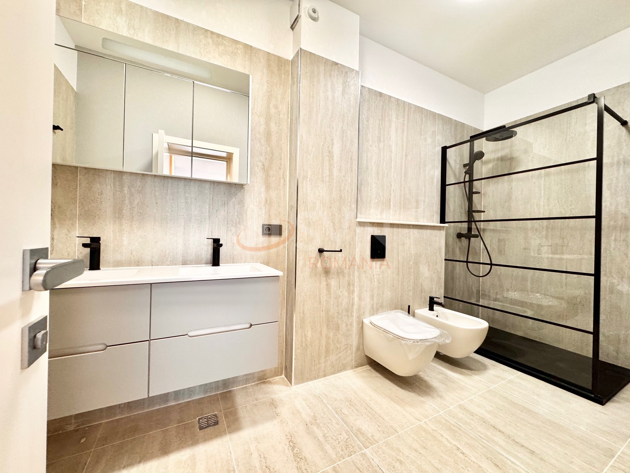 3 camere cu loc parcare subteran inclus Bucuresti/Herastrau