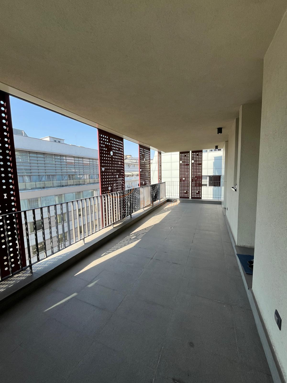 3 camere cu loc parcare subteran inclus Bucuresti/Victoriei