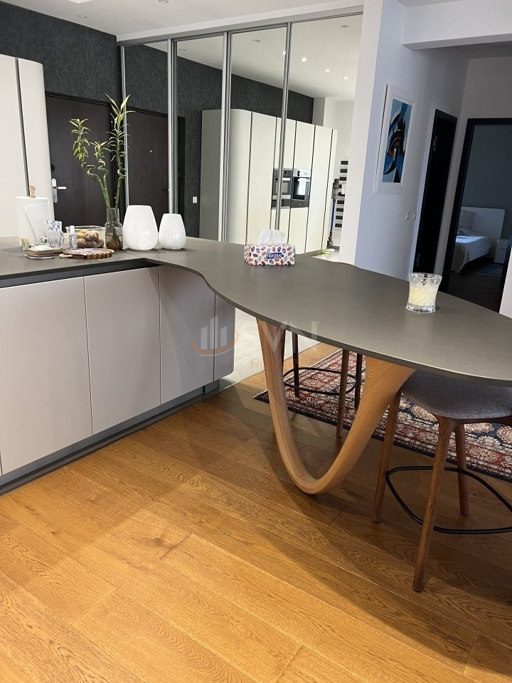 3 camere cu loc parcare subteran inclus Bucuresti/Barbu Vacarescu