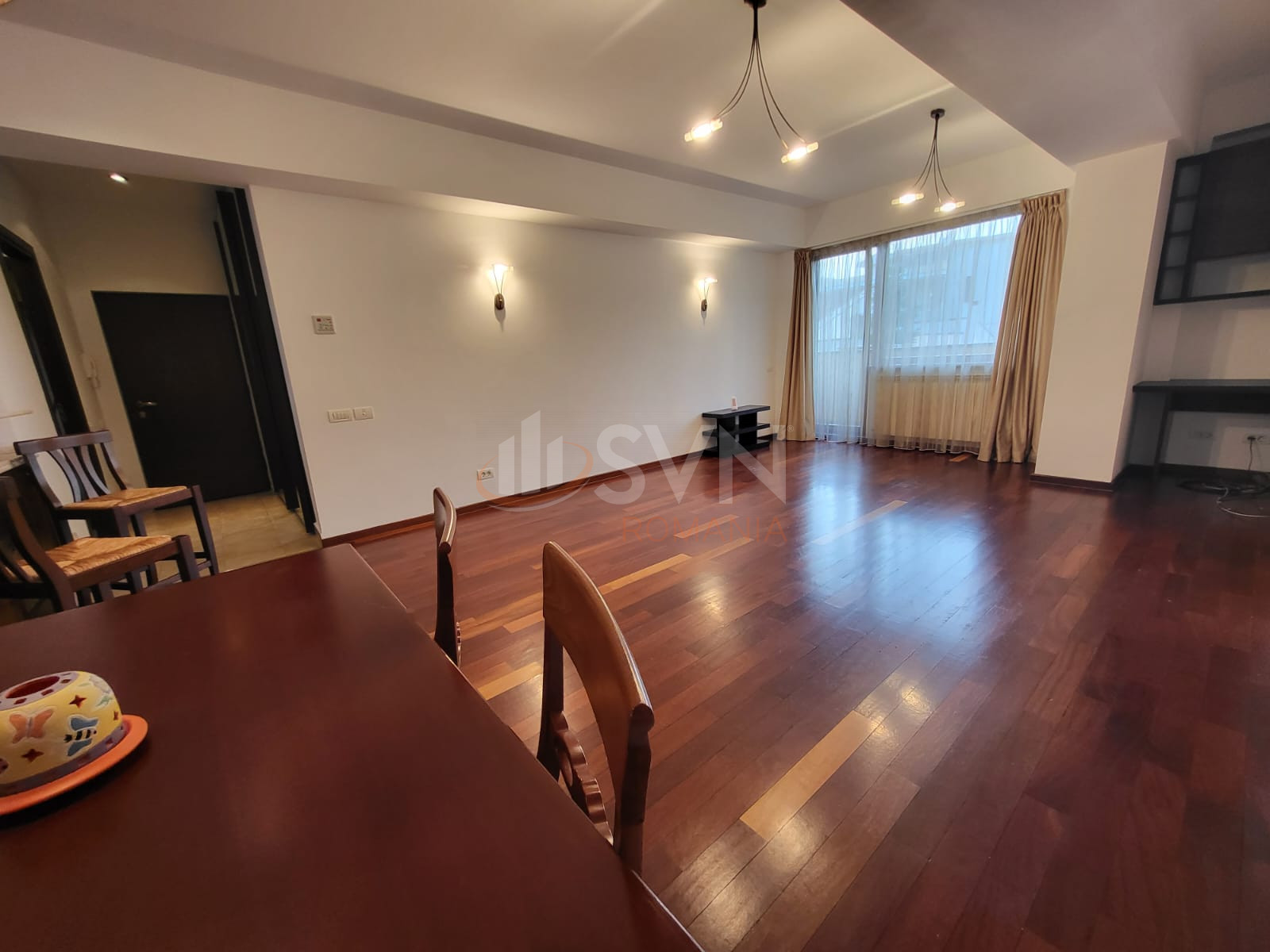 3 camere cu loc parcare subteran inclus Bucuresti/Herastrau
