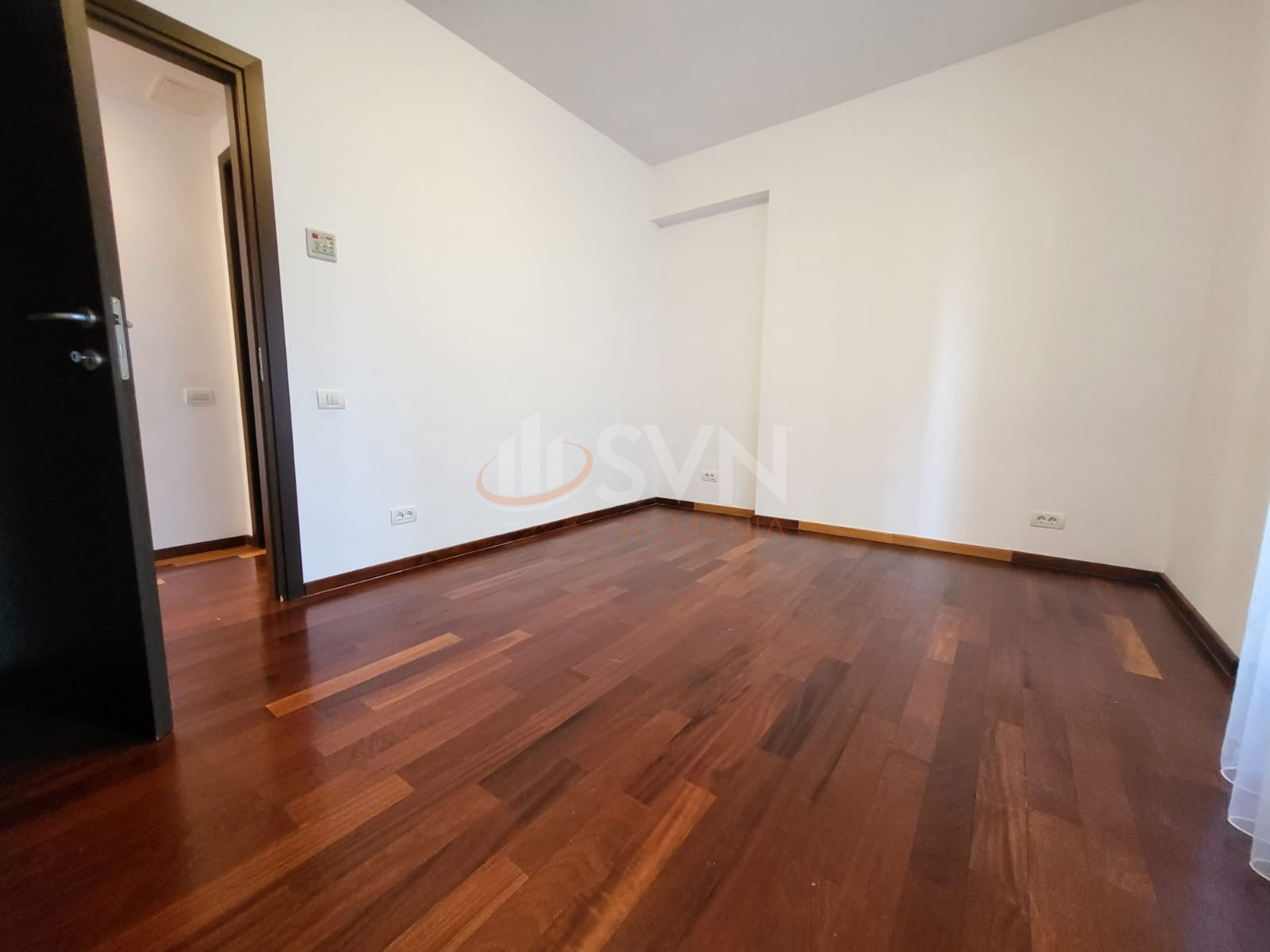 3 camere cu loc parcare subteran inclus Bucuresti/Herastrau