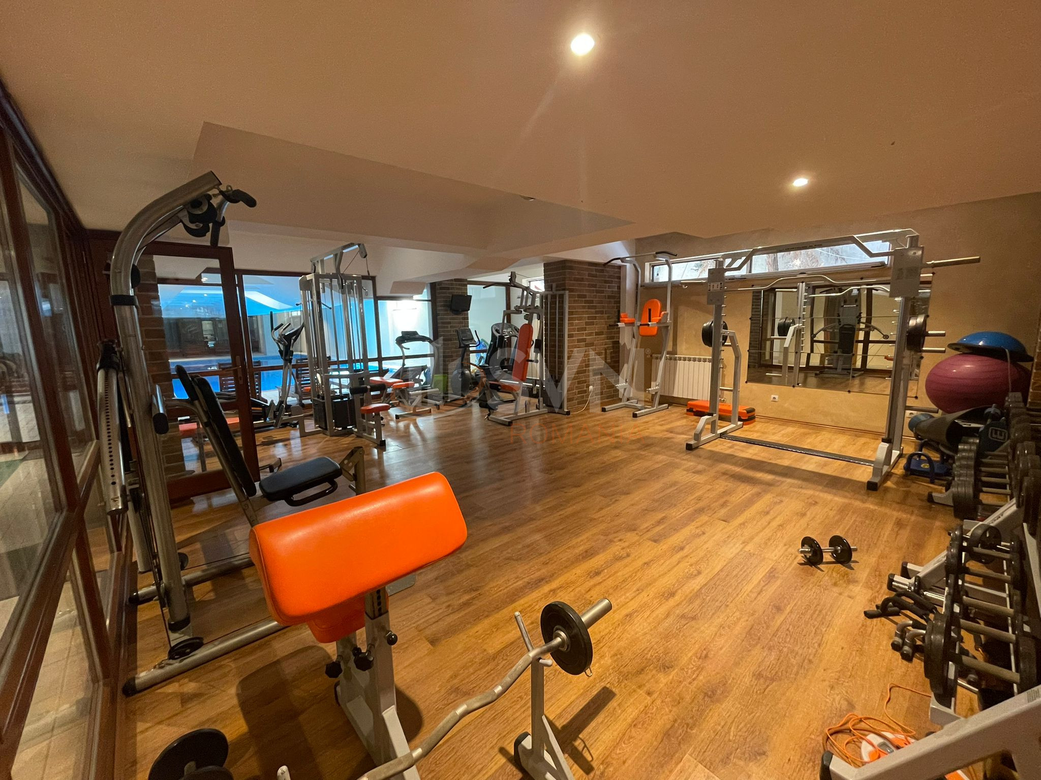 3 camere cu loc parcare subteran inclus Bucuresti/Herastrau