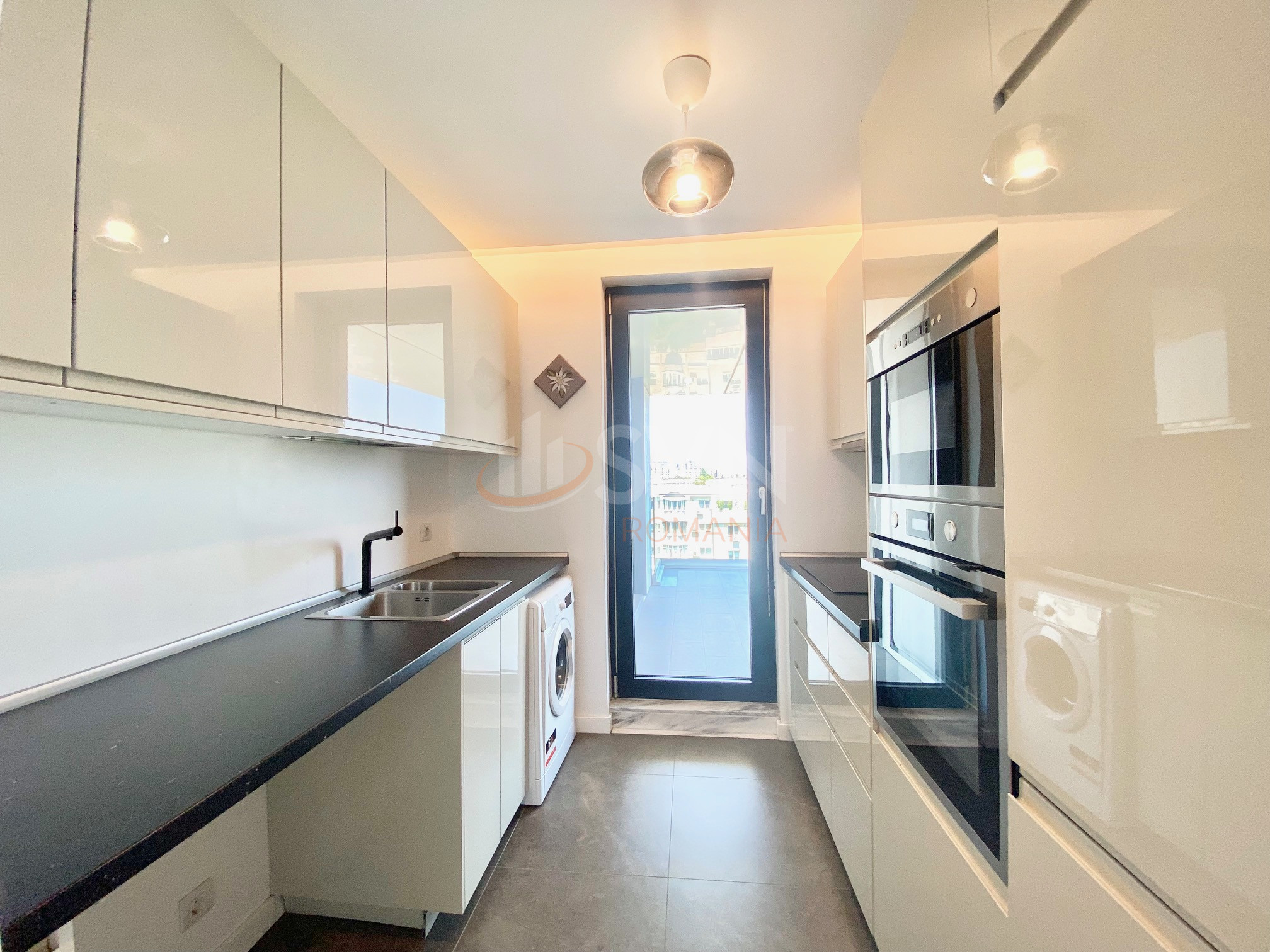 3 camere cu loc parcare subteran inclus Bucuresti/Herastrau