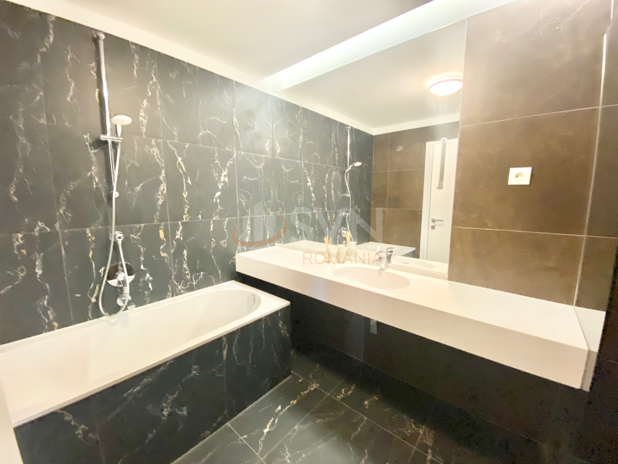 3 camere cu loc parcare subteran inclus Bucuresti/Herastrau