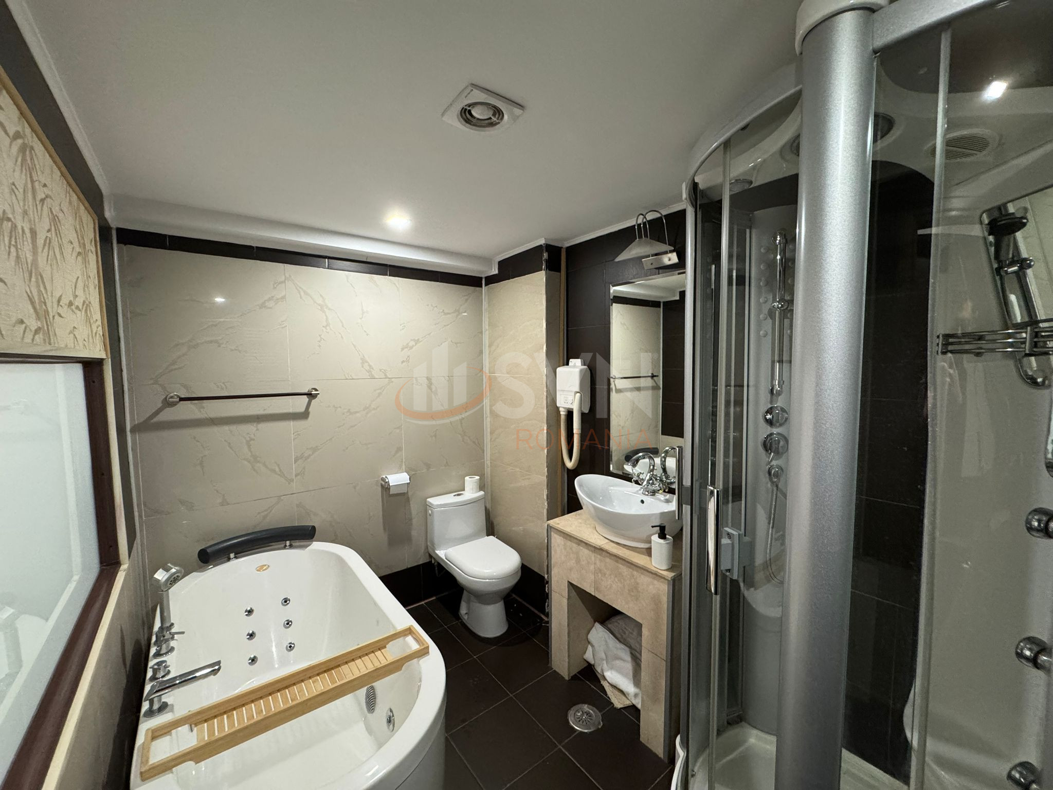 3 camere cu loc parcare subteran inclus Bucuresti/Herastrau