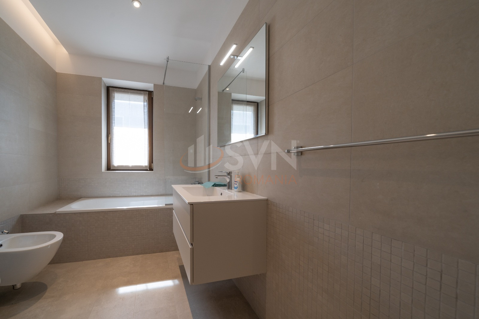 3 camere cu loc parcare subteran inclus Bucuresti/Herastrau