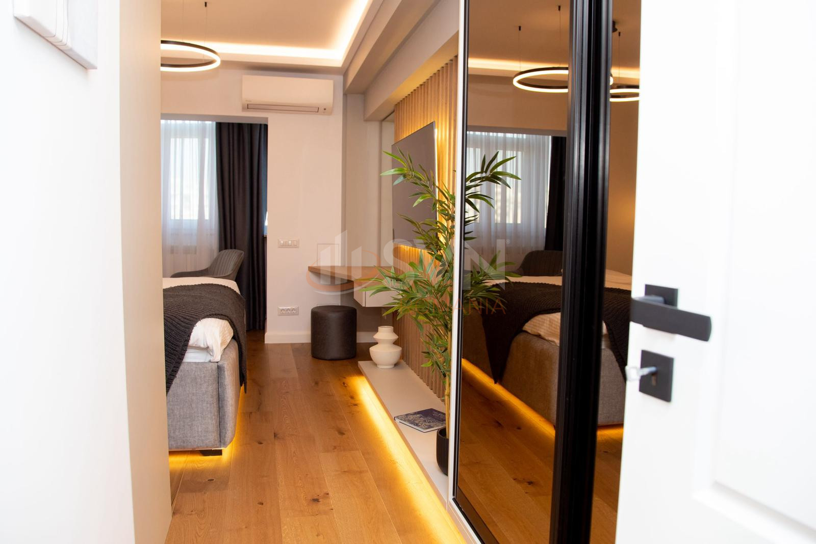 3 camere cu loc parcare subteran inclus Bucuresti/P-ta Unirii