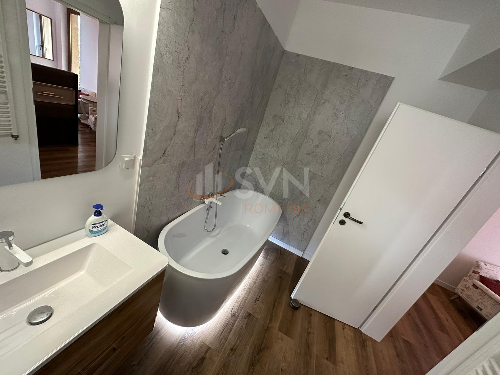 3 camere cu loc parcare subteran inclus Bucuresti/Herastrau