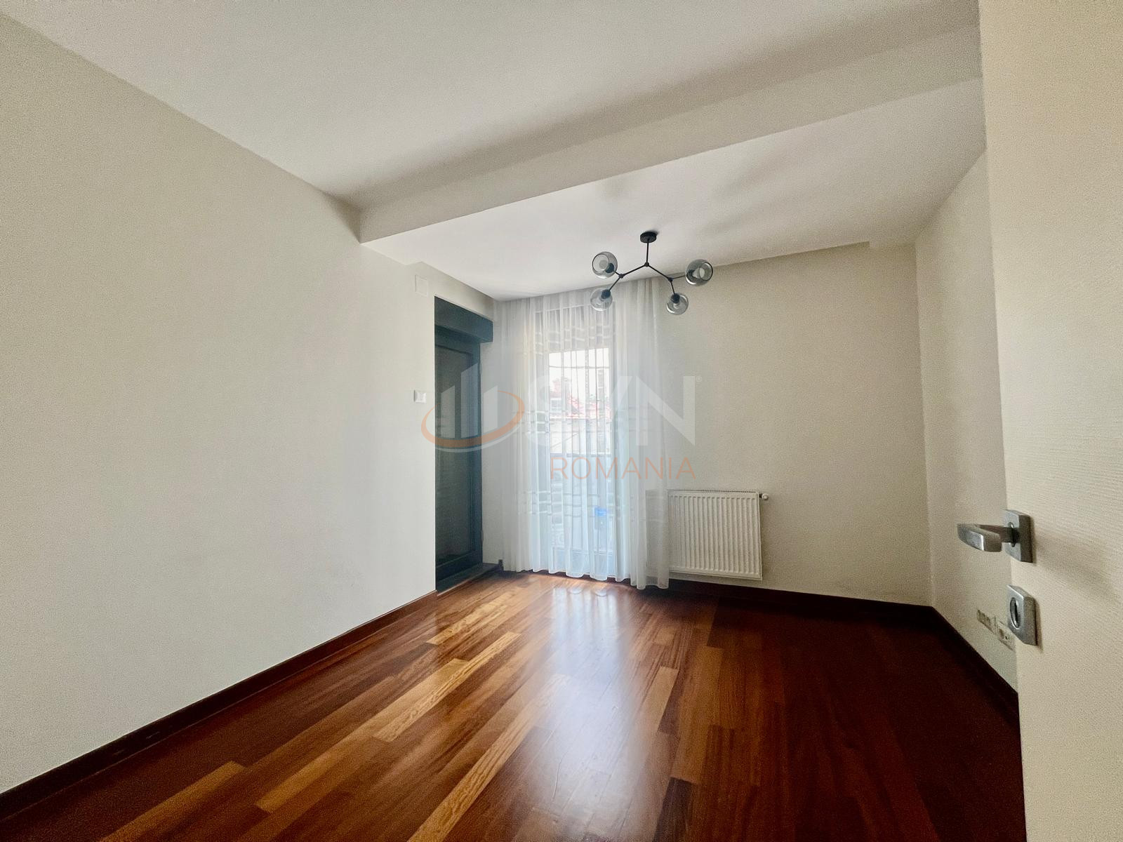 3 camere cu loc parcare subteran inclus Bucuresti/Victoriei