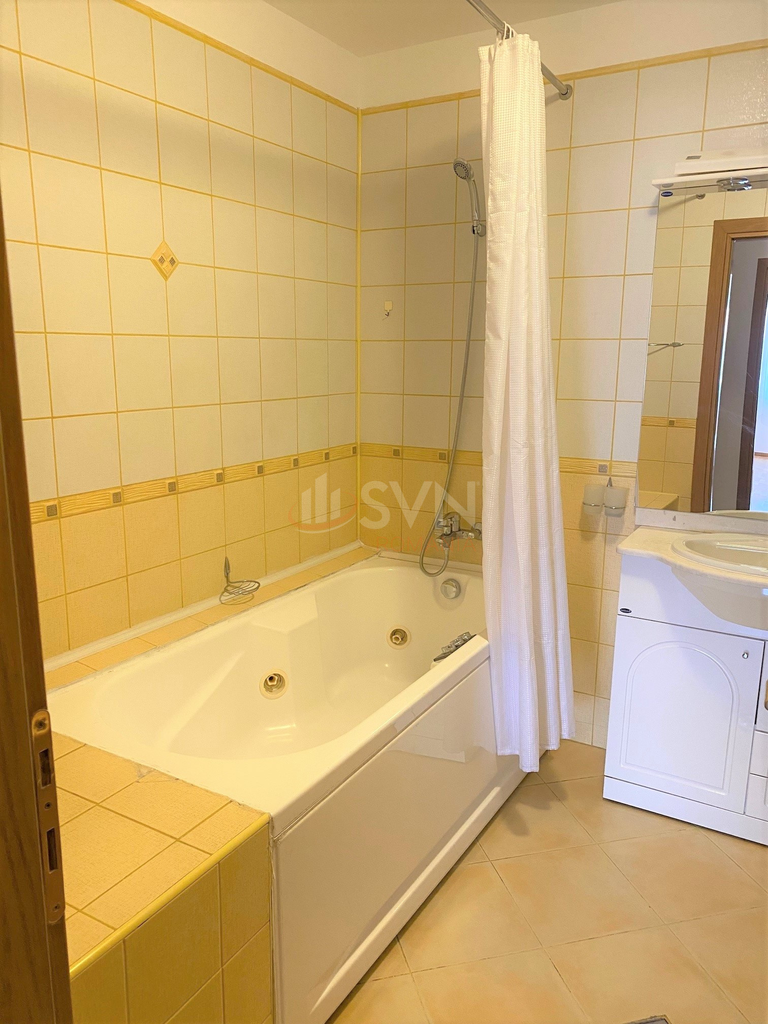 4 camere cu loc parcare exterior inclus Bucuresti/Herastrau