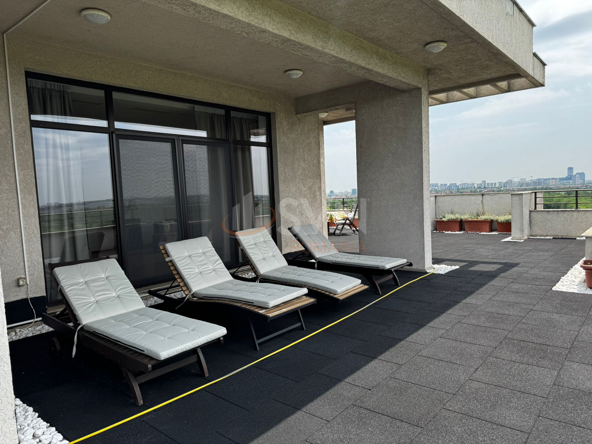4 camere cu loc parcare exterior inclus Bucuresti/Baneasa