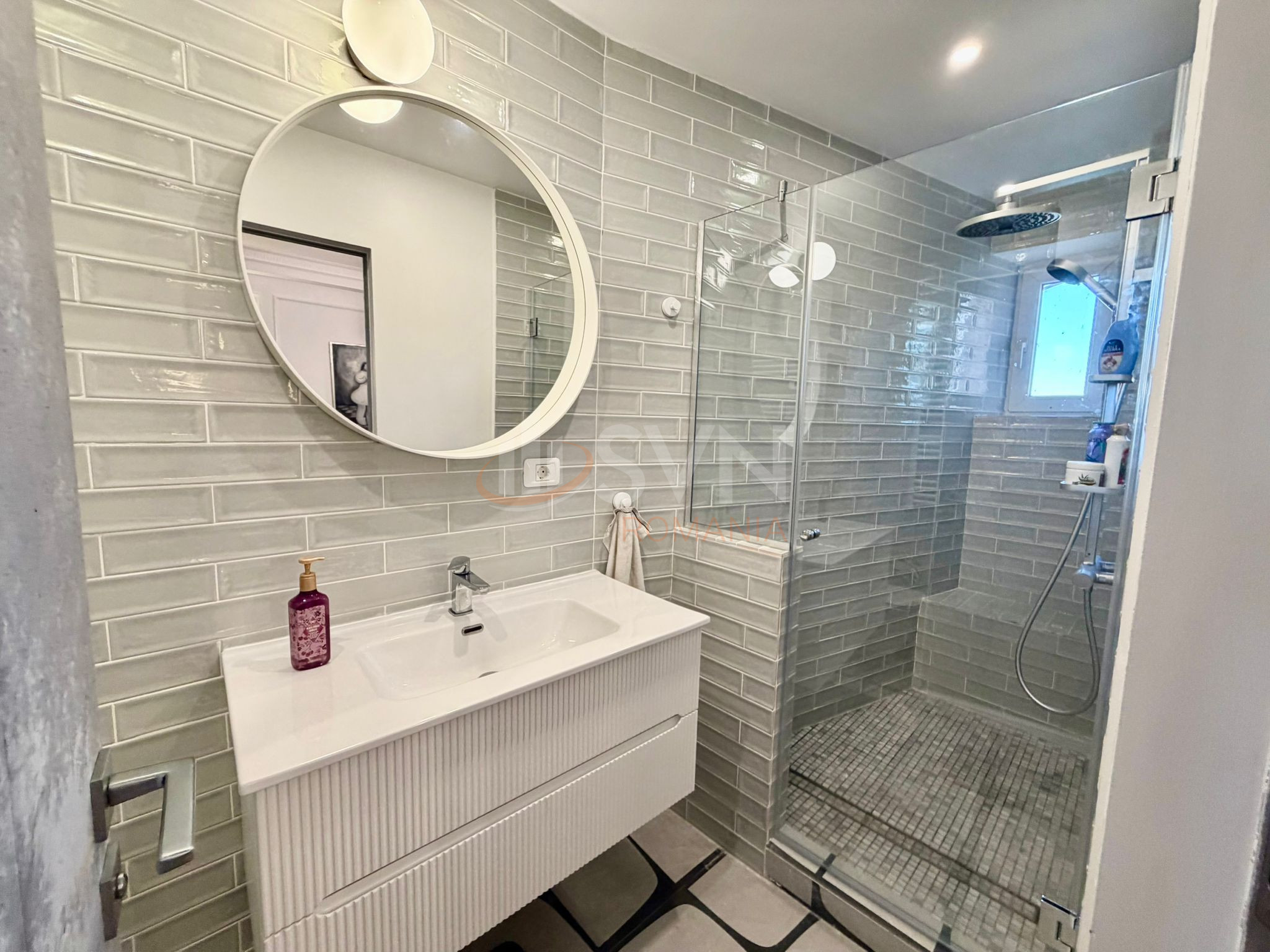 4 camere cu loc parcare exterior inclus Bucuresti/Piata Victoriei