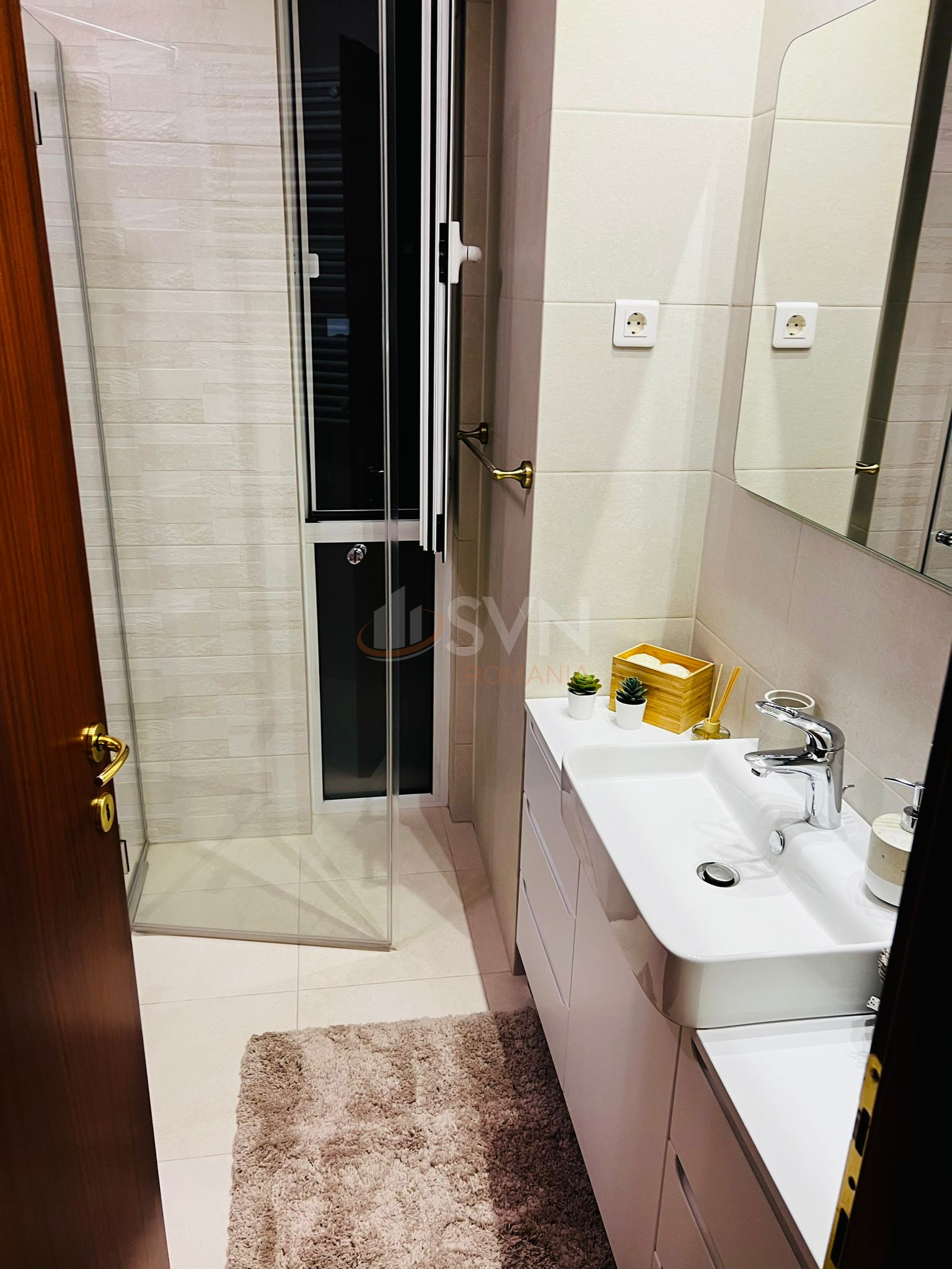 4 camere cu loc parcare exterior inclus Bucuresti/Herastrau