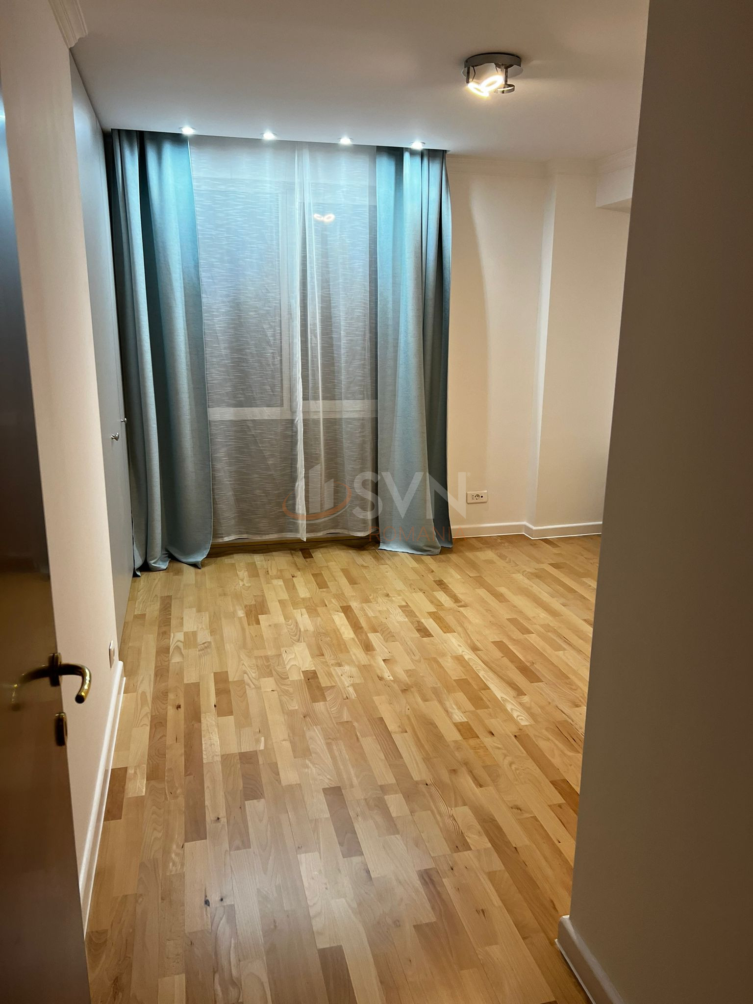 4 camere cu loc parcare exterior inclus Bucuresti/Herastrau