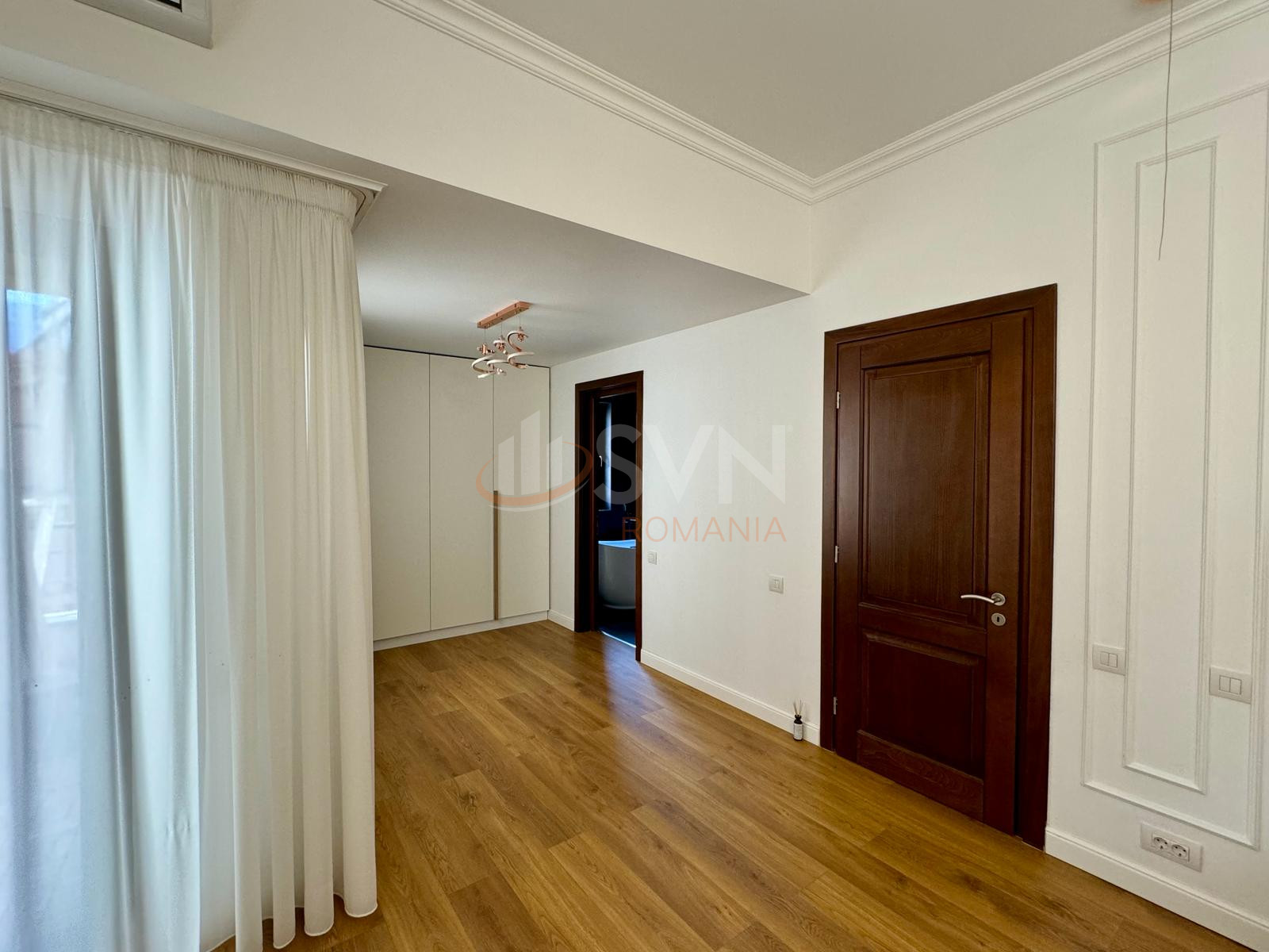 4 camere cu loc parcare exterior inclus Bucuresti/Herastrau
