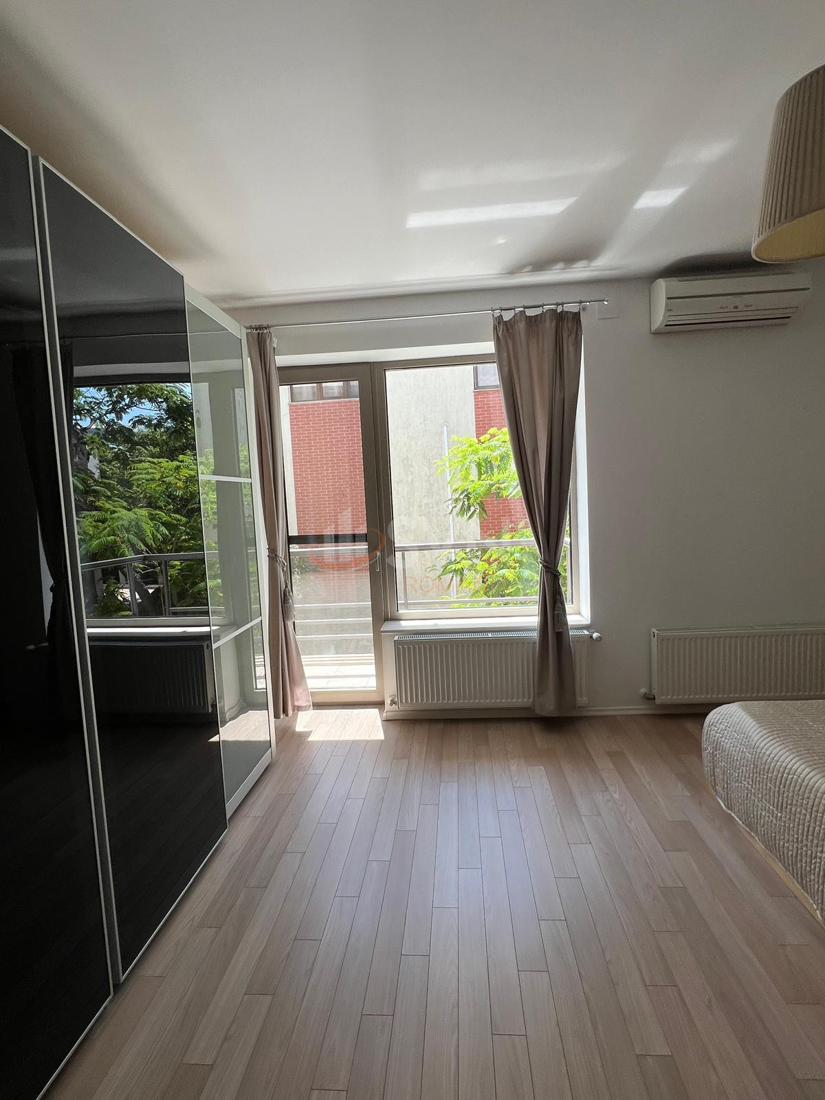 4 camere cu loc parcare exterior inclus Bucuresti/Baneasa