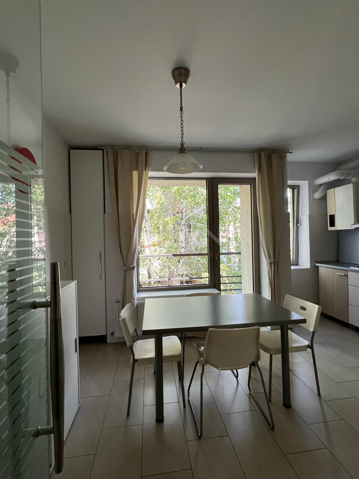 4 camere cu loc parcare exterior inclus Bucuresti/Baneasa