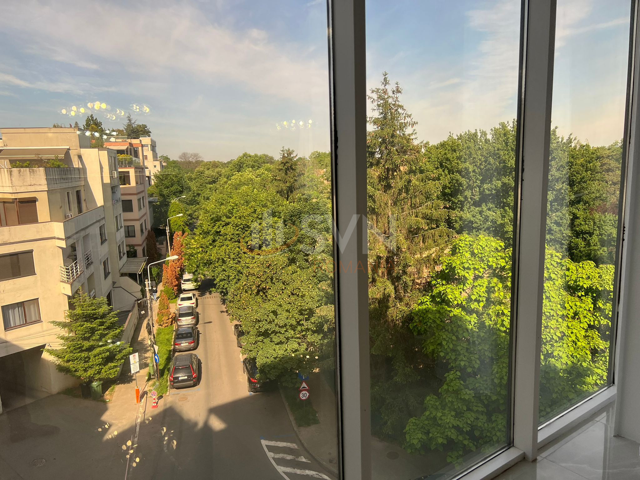 4 camere cu loc parcare exterior inclus Bucuresti/Herastrau