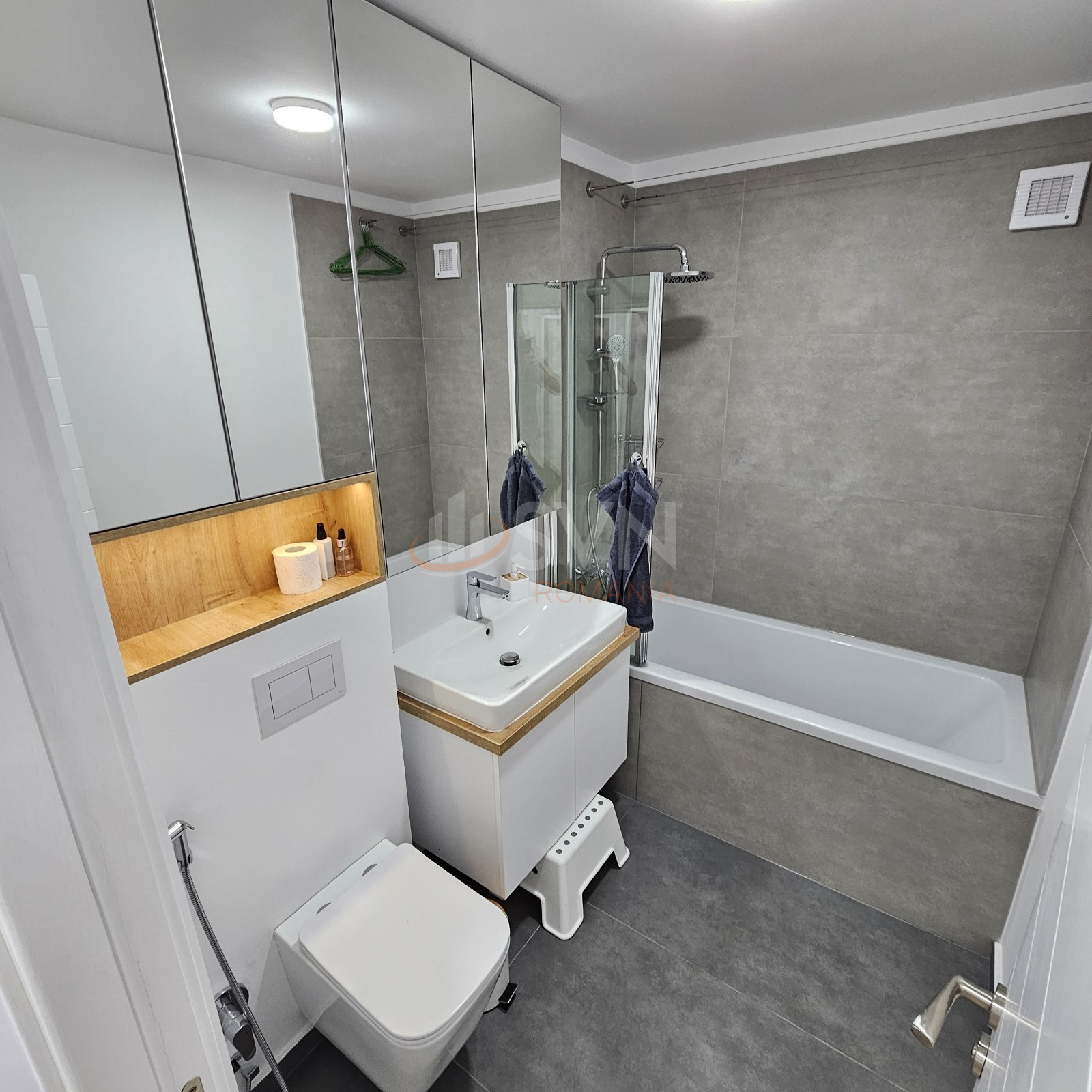 4 camere cu loc parcare exterior inclus Bucuresti/Herastrau