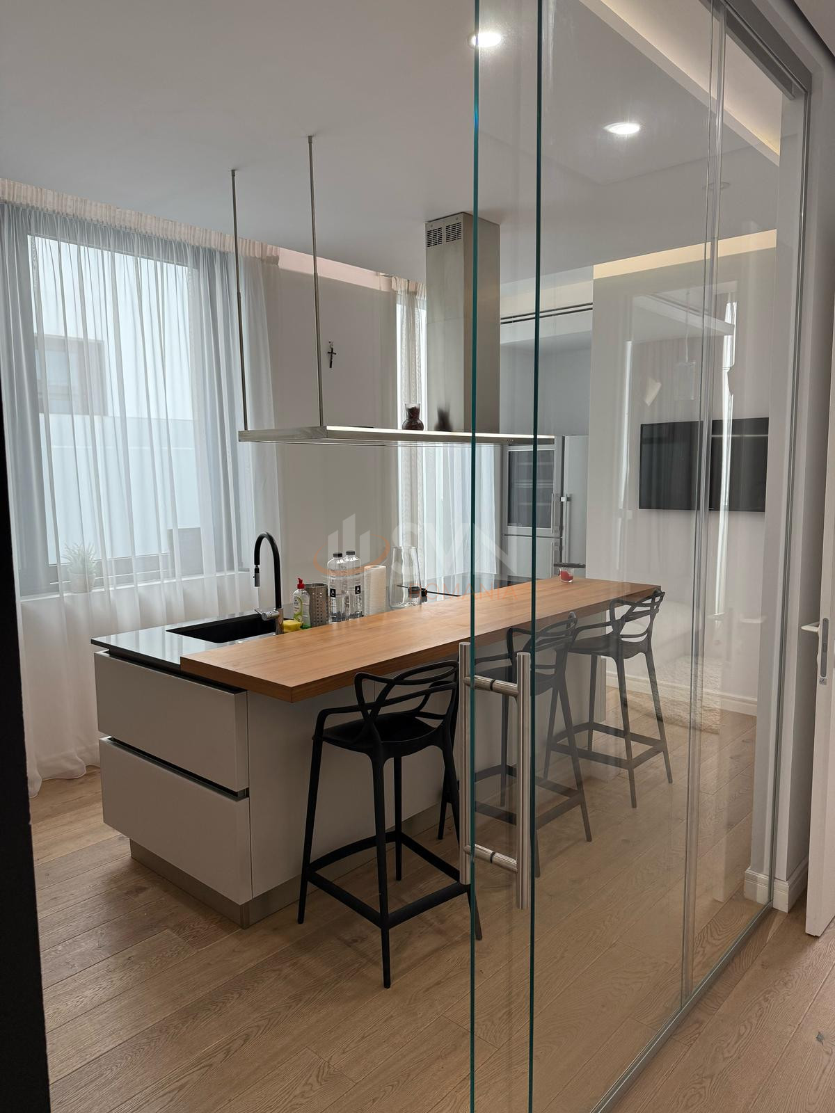 4 camere cu loc parcare subteran inclus Bucuresti/Herastrau