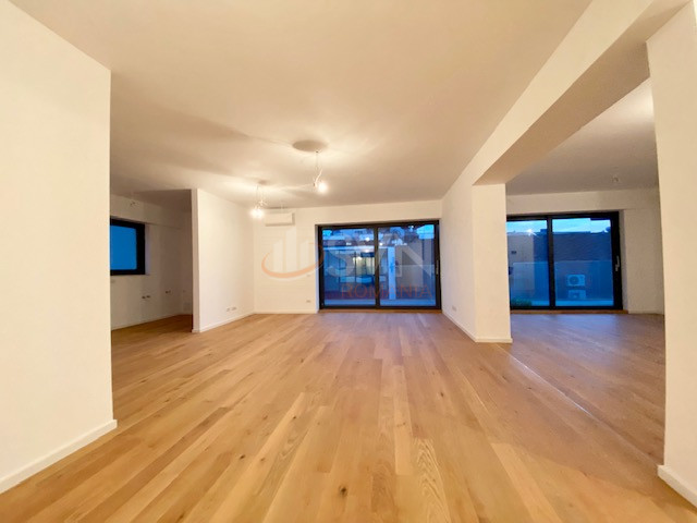 4 camere cu loc parcare subteran inclus Bucuresti/Herastrau
