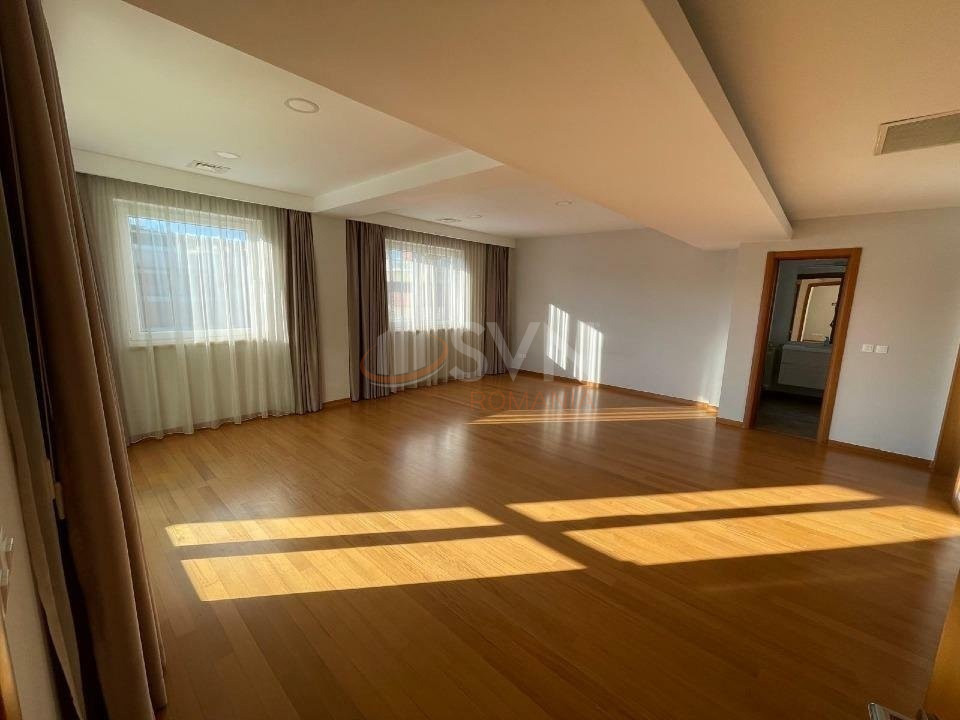 4 camere cu loc parcare subteran inclus Bucuresti/Herastrau