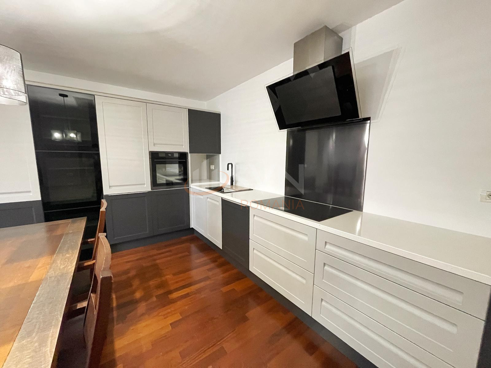 4 camere cu loc parcare subteran inclus Bucuresti/Herastrau