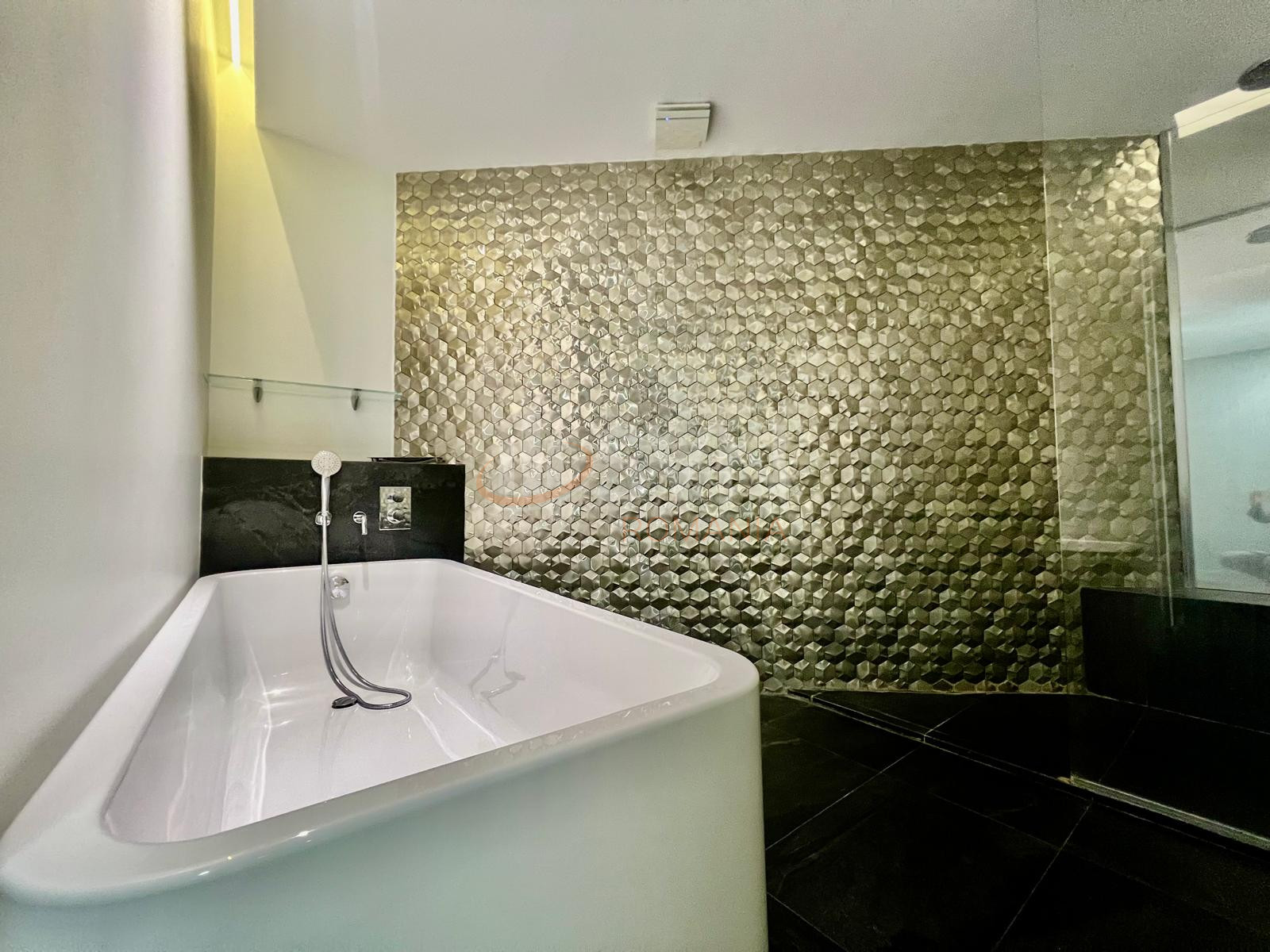 4 camere cu loc parcare subteran inclus Bucuresti/Herastrau