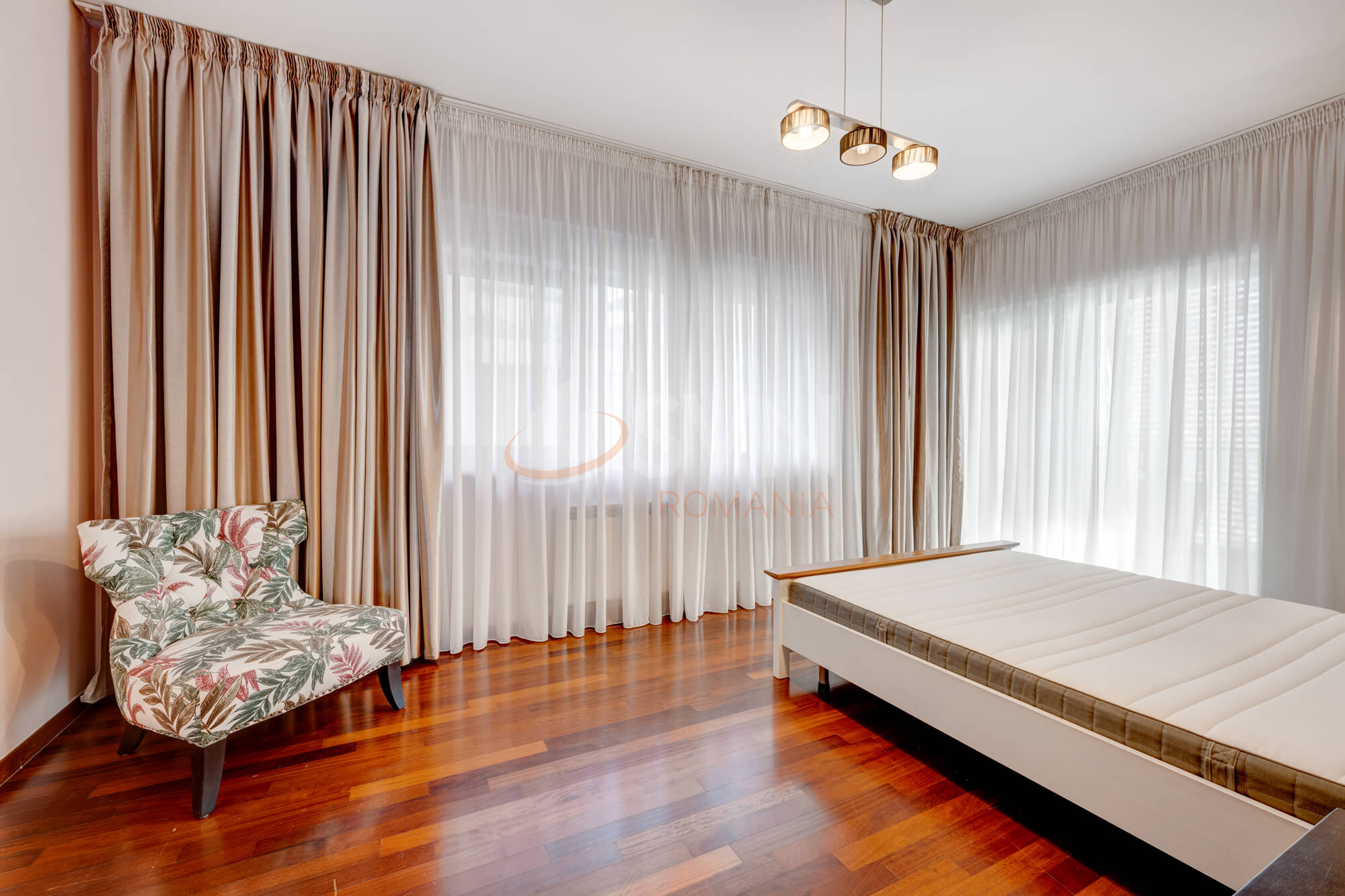 4 camere cu loc parcare subteran inclus Bucuresti/Herastrau