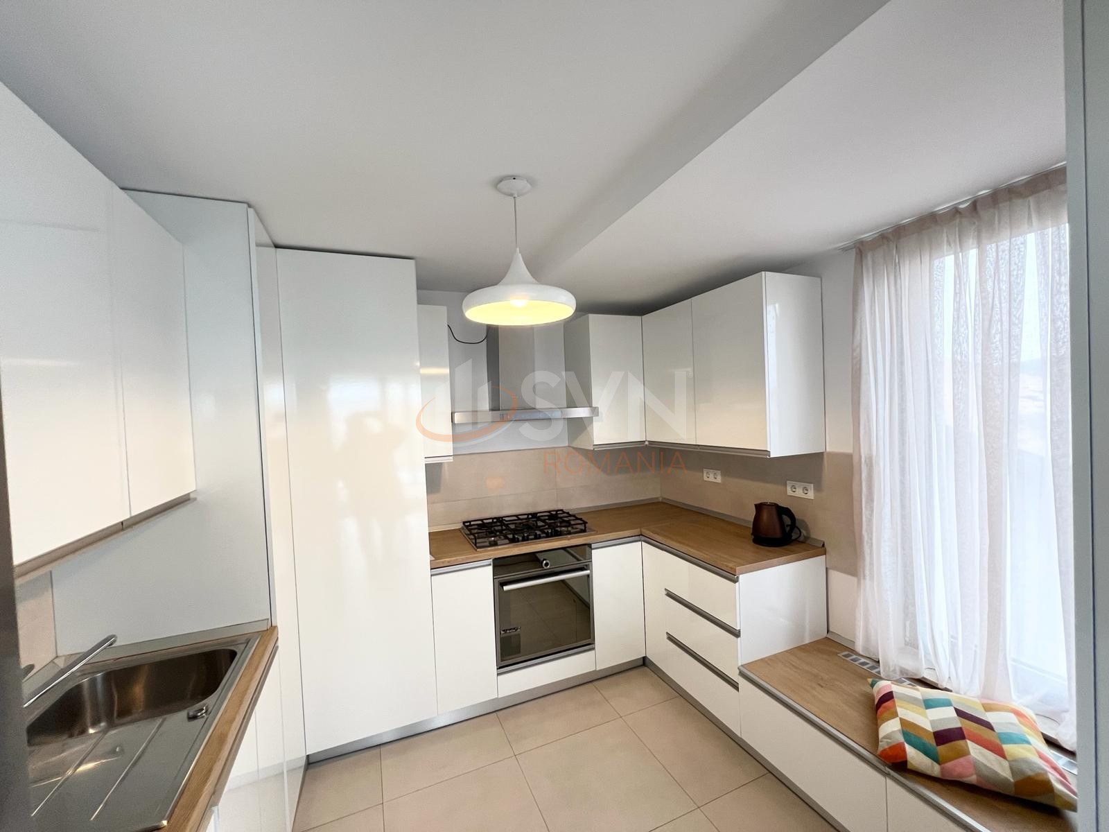 5 camere cu loc parcare exterior inclus Bucuresti/Pipera