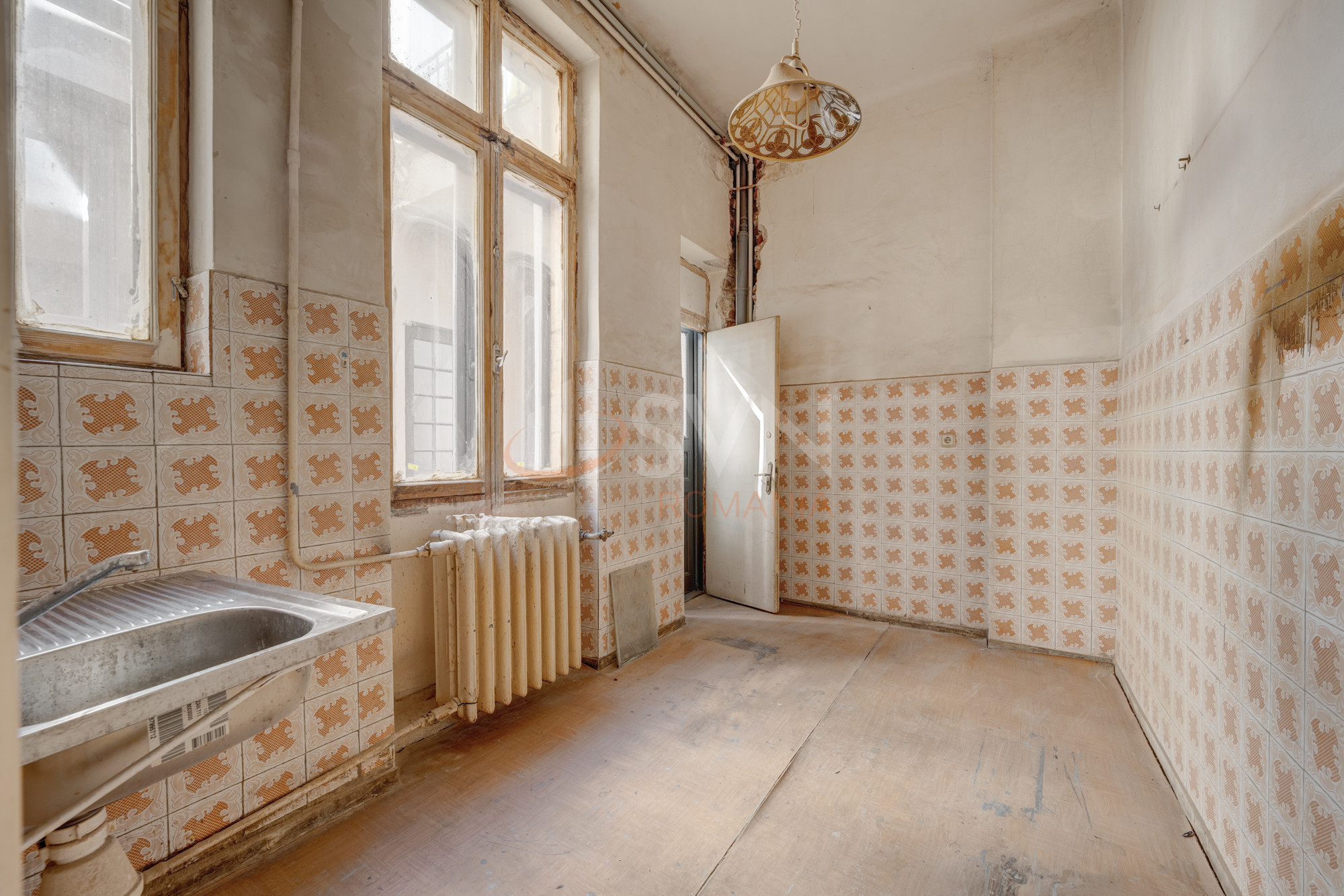 5 camere cu loc parcare exterior inclus Bucuresti/Piata Romana