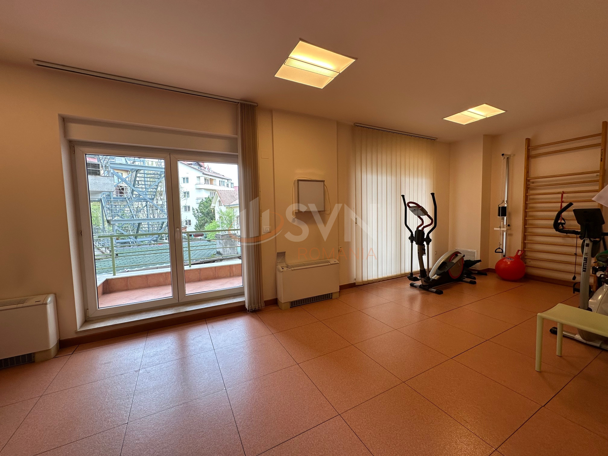 6 camere cu loc parcare exterior inclus Bucuresti/Herastrau