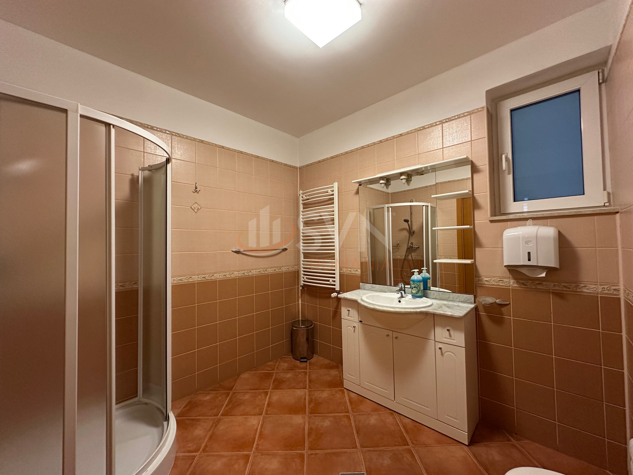 6 camere cu loc parcare exterior inclus Bucuresti/Herastrau