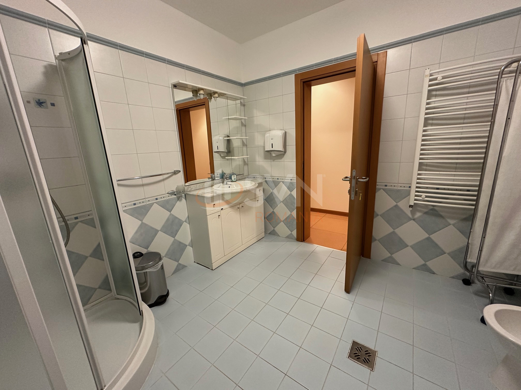 6 camere cu loc parcare exterior inclus Bucuresti/Herastrau