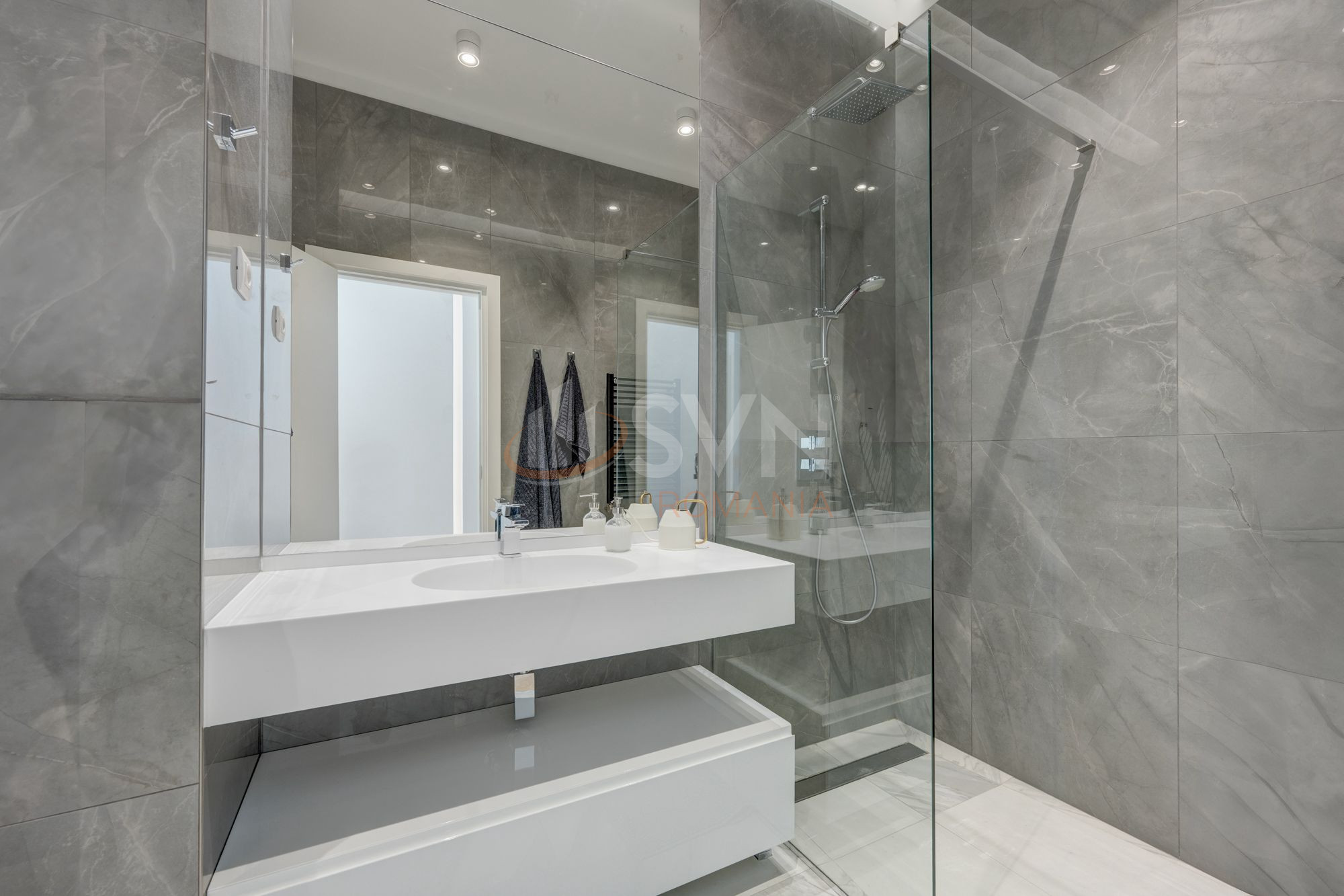 6 camere cu loc parcare subteran inclus Bucuresti/Herastrau