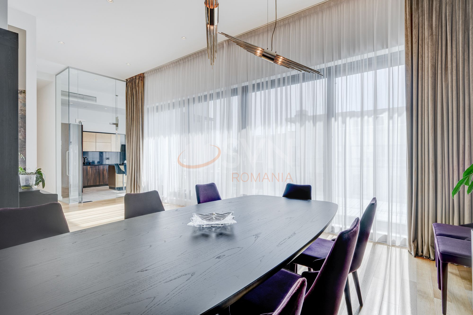 6 camere cu loc parcare subteran inclus Bucuresti/Herastrau