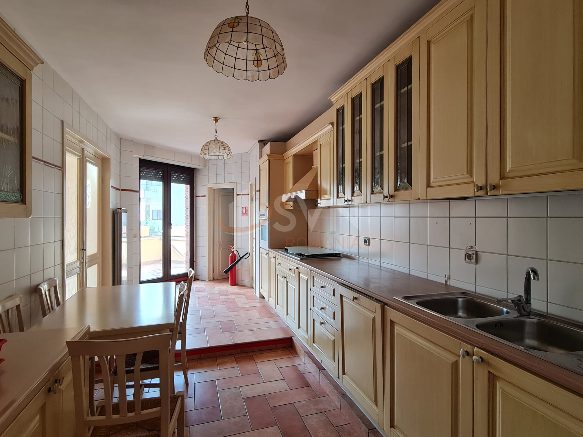 Apartament, 10 camere Bucuresti/Televiziune