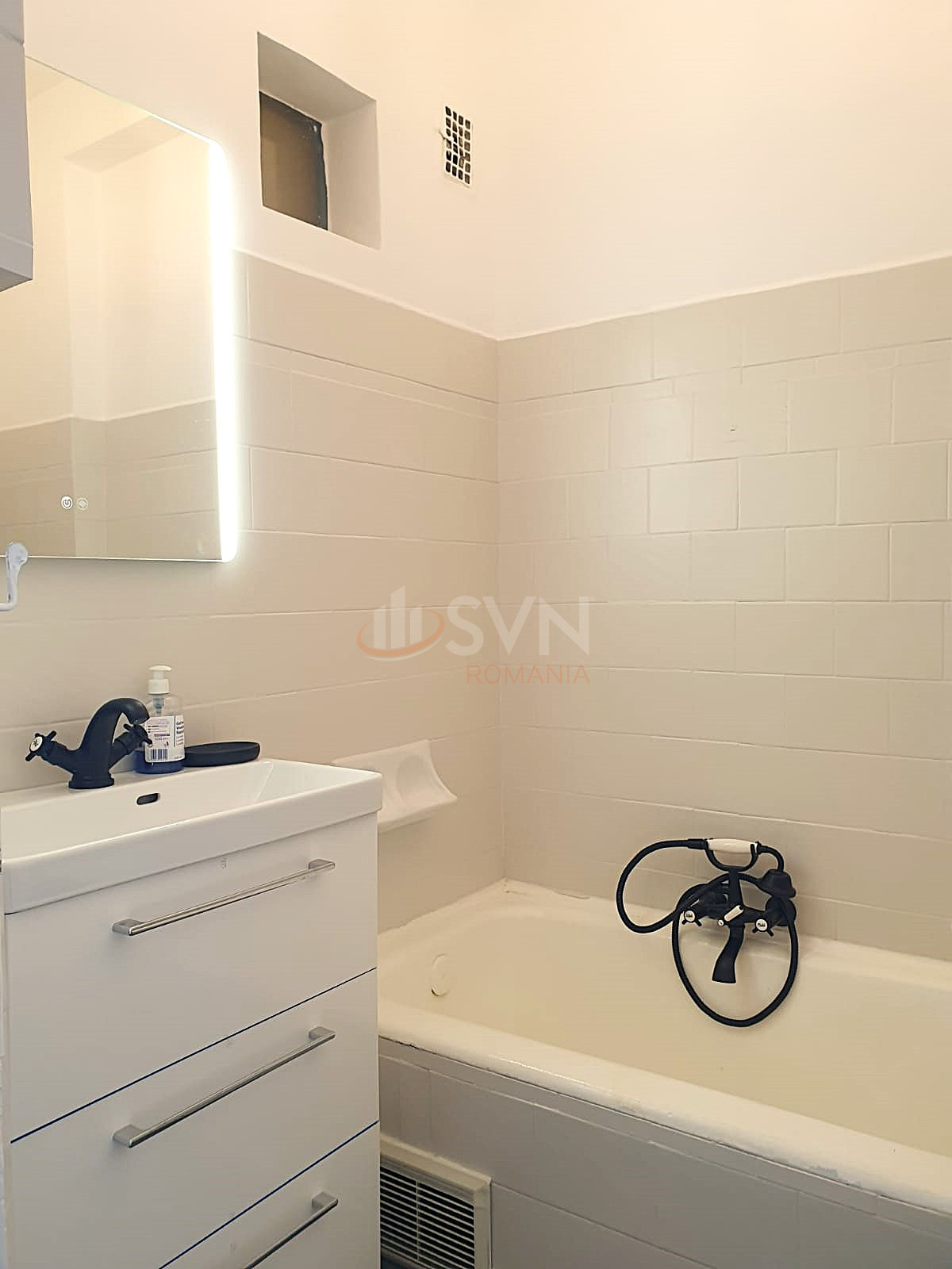 Apartament, 2 camere Bucuresti/Piata Sfintii Voievozi