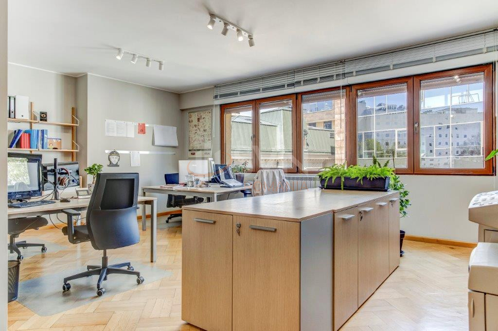 Apartament, 3 camere Bucuresti/Calea Victoriei