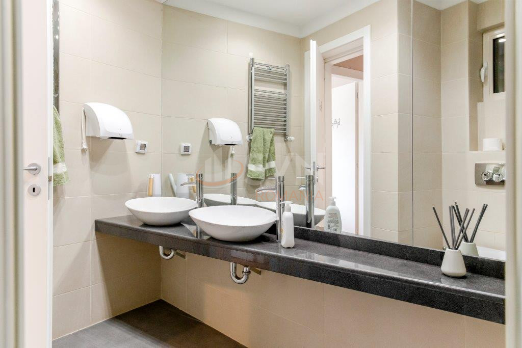 Apartament, 3 camere Bucuresti/Calea Victoriei