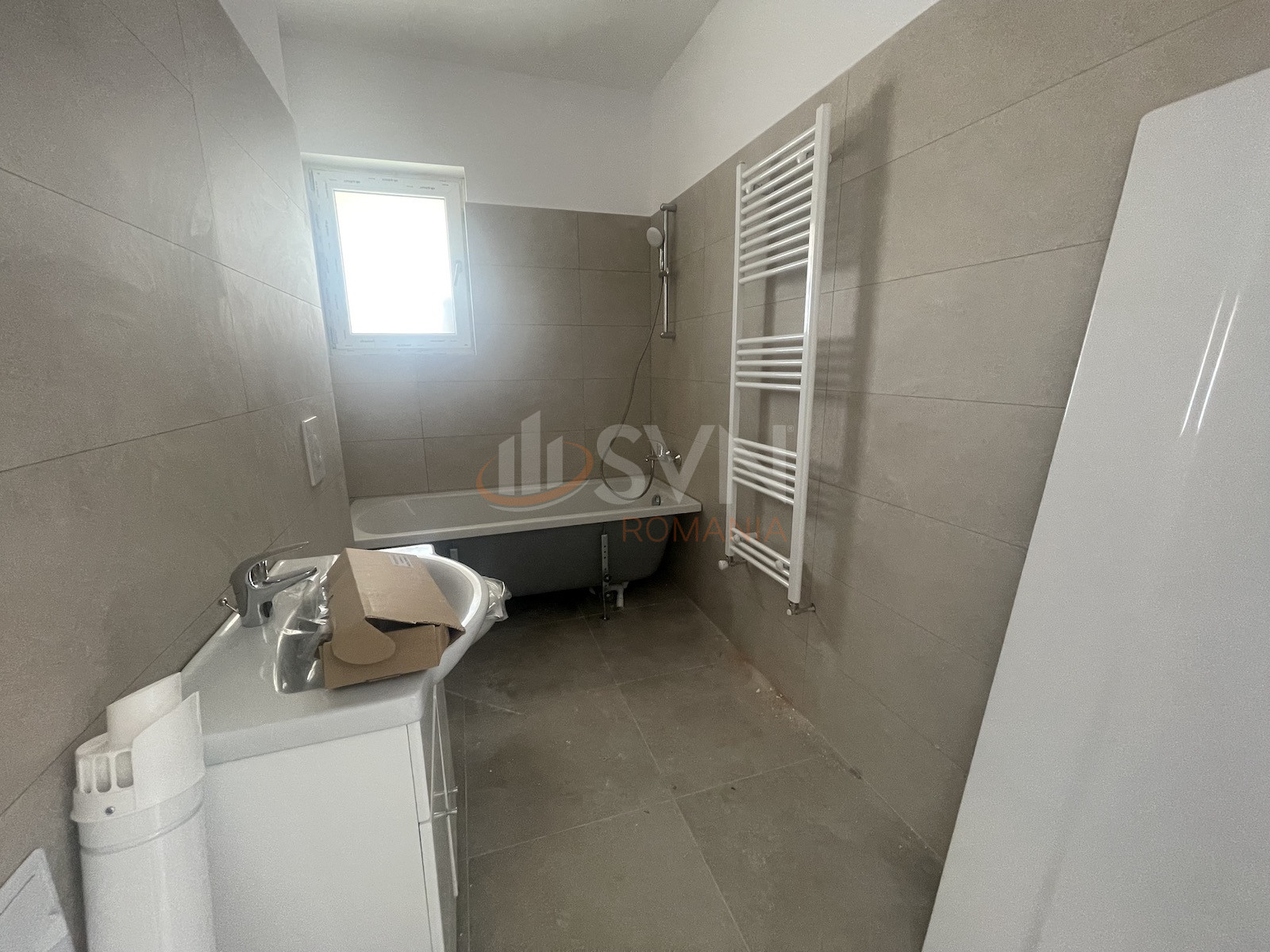 Apartament, 3 camere Bucuresti/Damaroaia